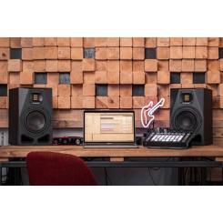 Студийный монитор ADAM Audio A7V Фото 4