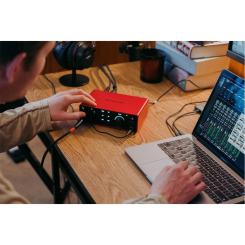 Аудиоинтерфейс Focusrite Scarlett 4i4 4th Gen Фото 3