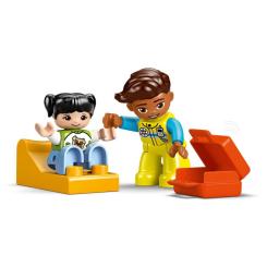 Конструктор LEGO DUPLO Town Скорая помощь и водитель Фото 3